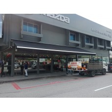 RETRACTABLE AWNING FOR MAZDA SHOWROOM 